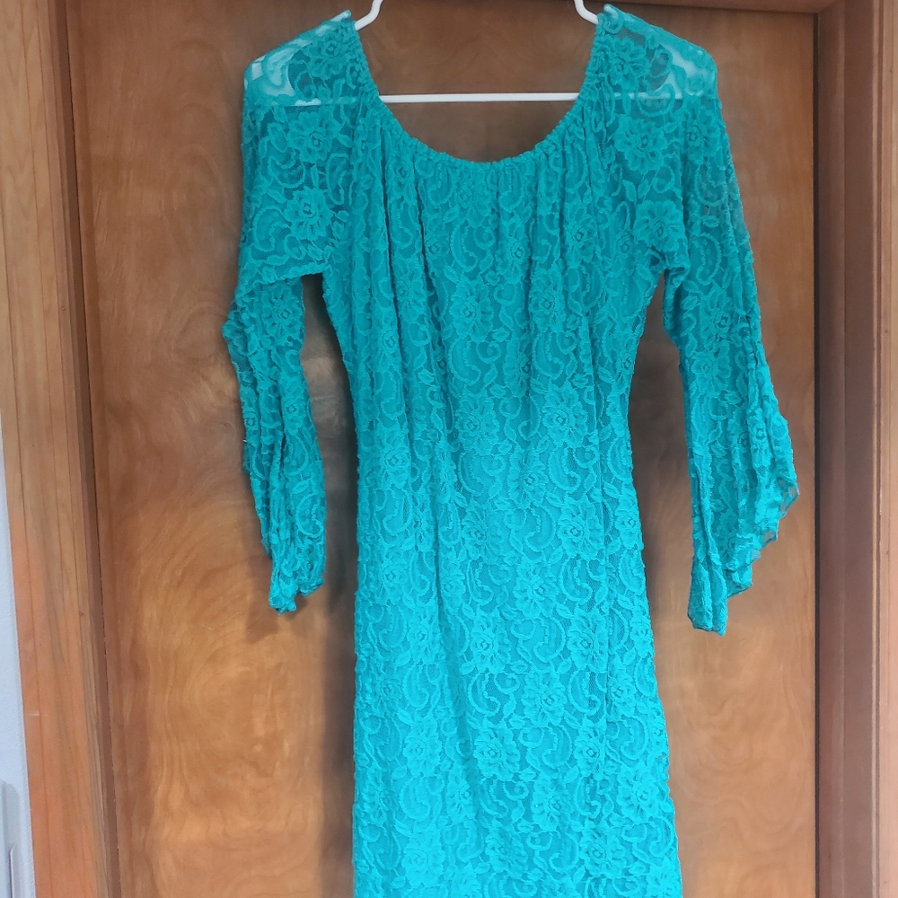 Bell sleeve lace dress